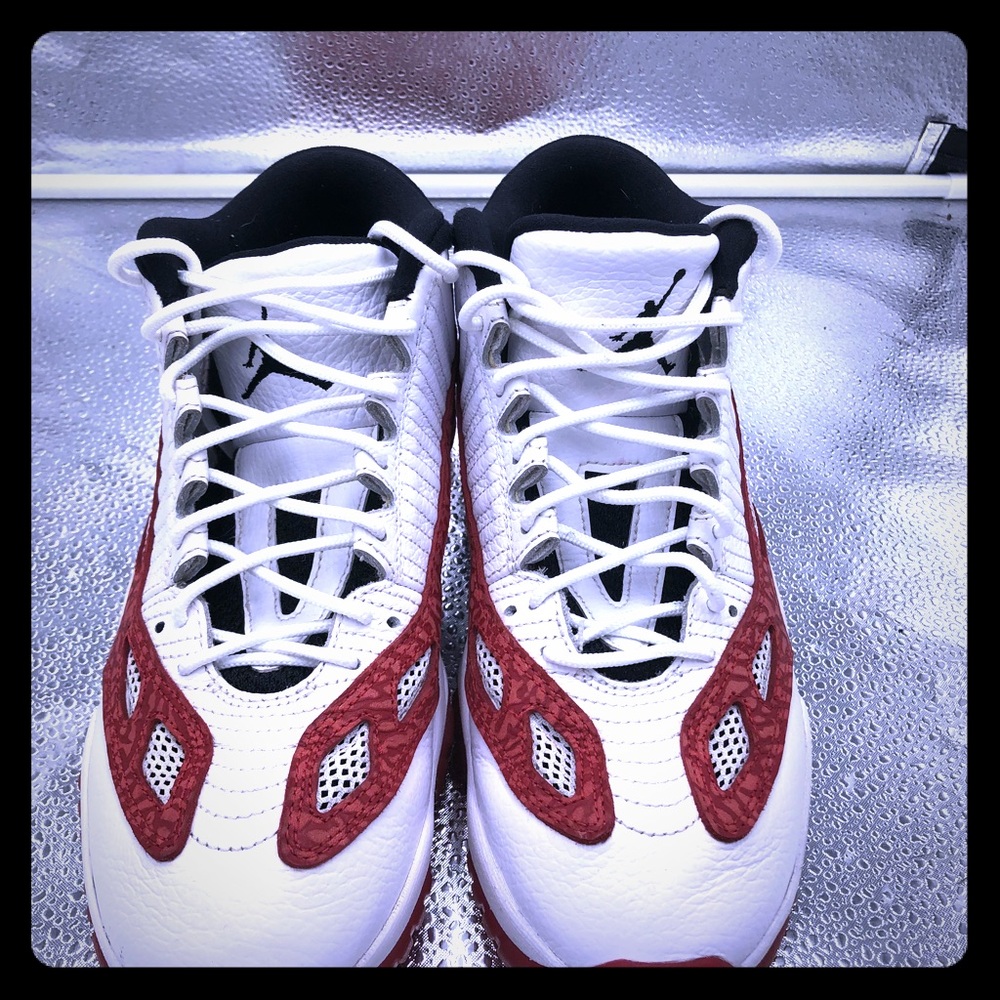USED! AIR JORDAN XI LOW IE
WHITE/GYM RED